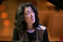 Japanische Pianistin Mitsuko Uchida gastiert mit einem Benefizkonzert in der Philharmonie Köln (© Thomas Brill)